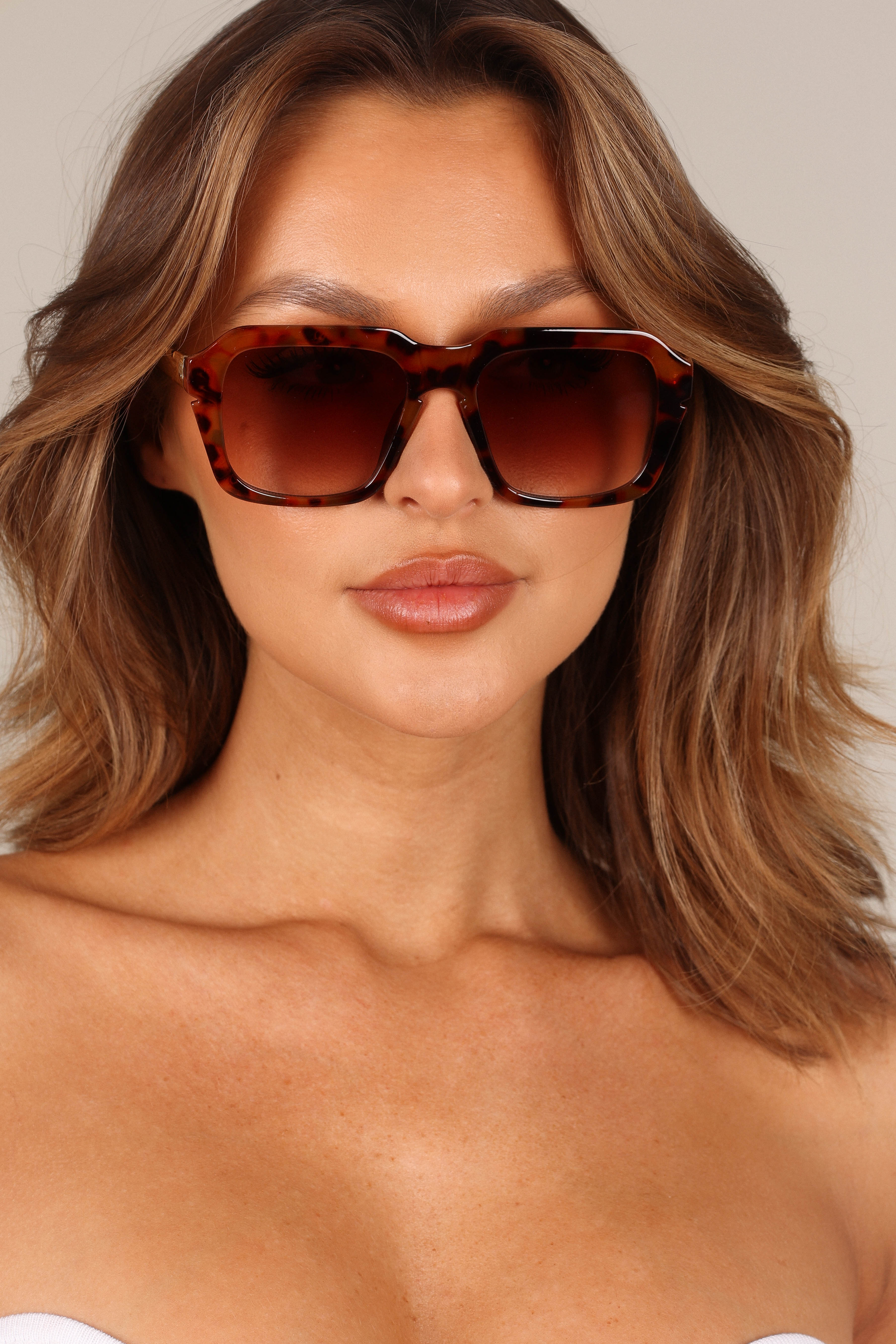Lela Sunglasses - Tortoiseshell - Image 4